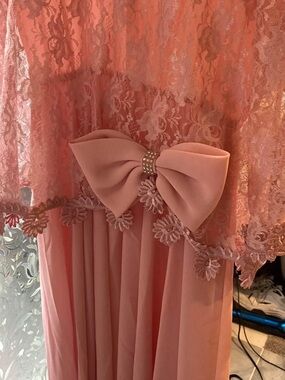 Vintage women’s Pink Lace Long-Sleeve Dress with Decorative Bow